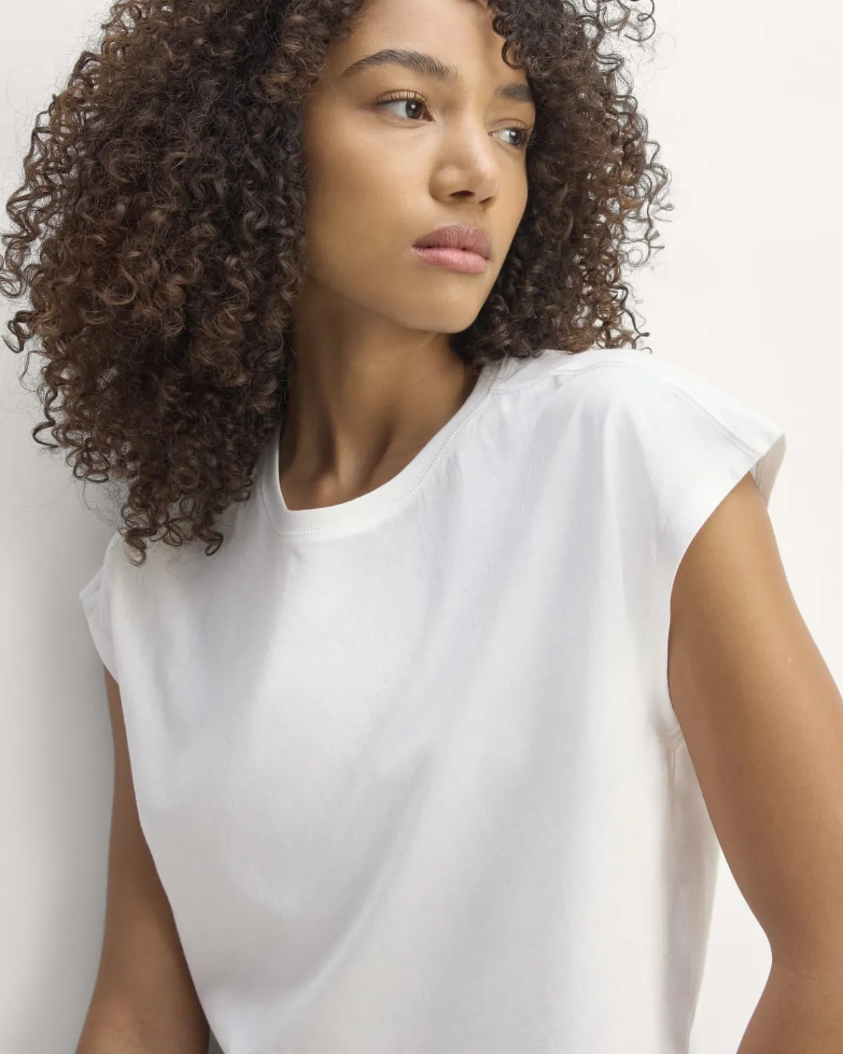 Everlane Tees|Short Sleeve Tees*The Muscle Cropped Tee in Essential Cotton