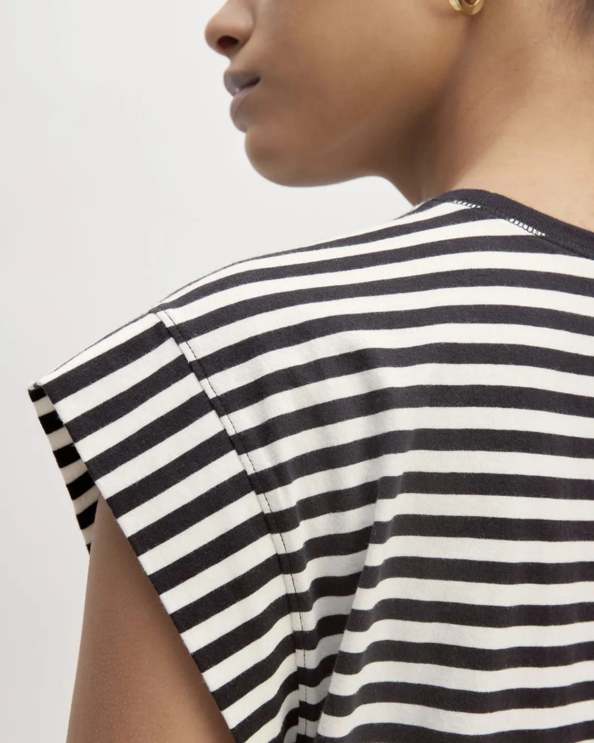Everlane Tees|Short Sleeve Tees*The Muscle Tee in Essential Cotton