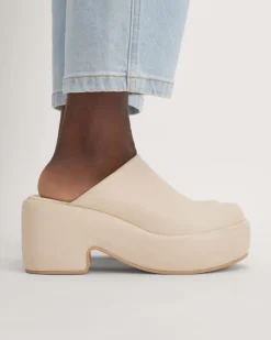 Everlane Shoes|Heels*The Puffa Clog Parchment